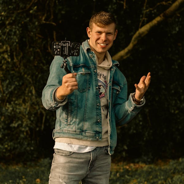 Portrait de L., guide local pour Fondation Prada